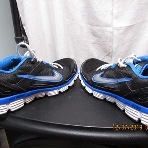 Mens Nike Tennis shoes size 10.5